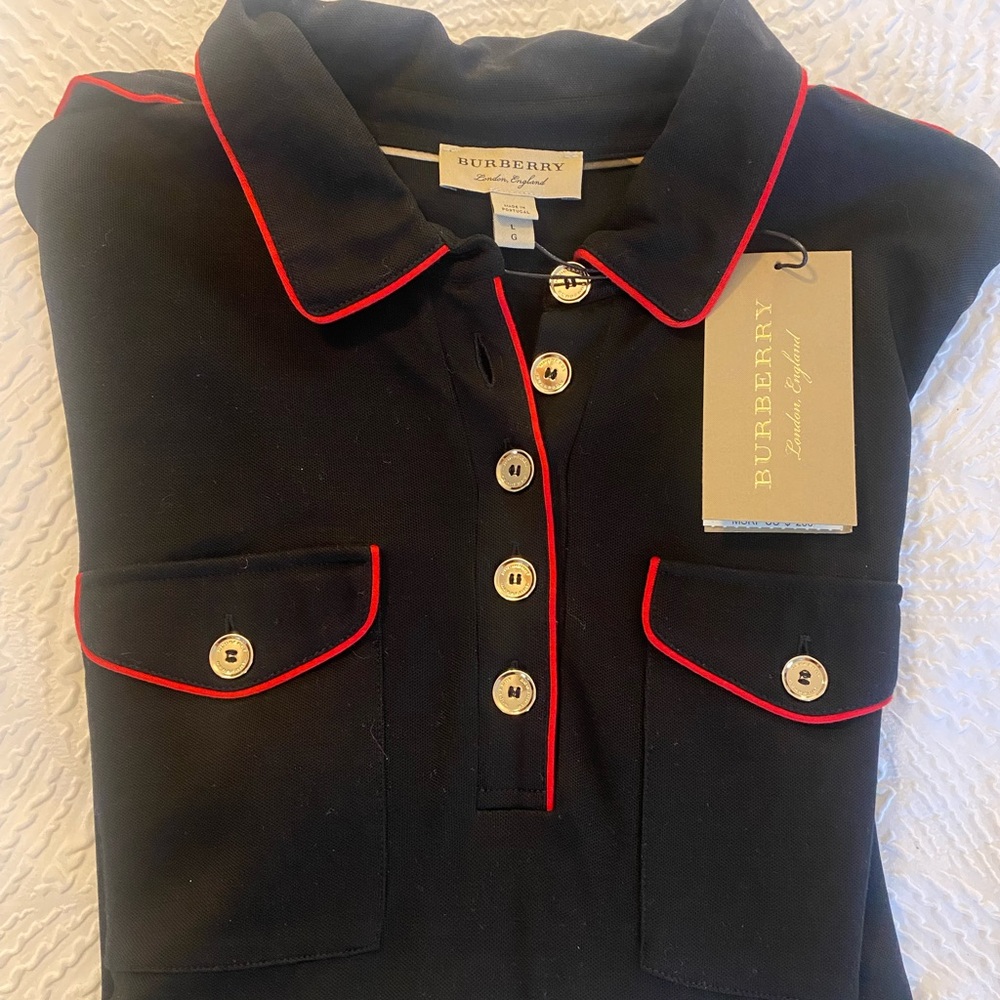 Burberry BY APPOINTMENT TO HM QUEEN ELIZABETH I
BURBERRY LIMITED LONDON